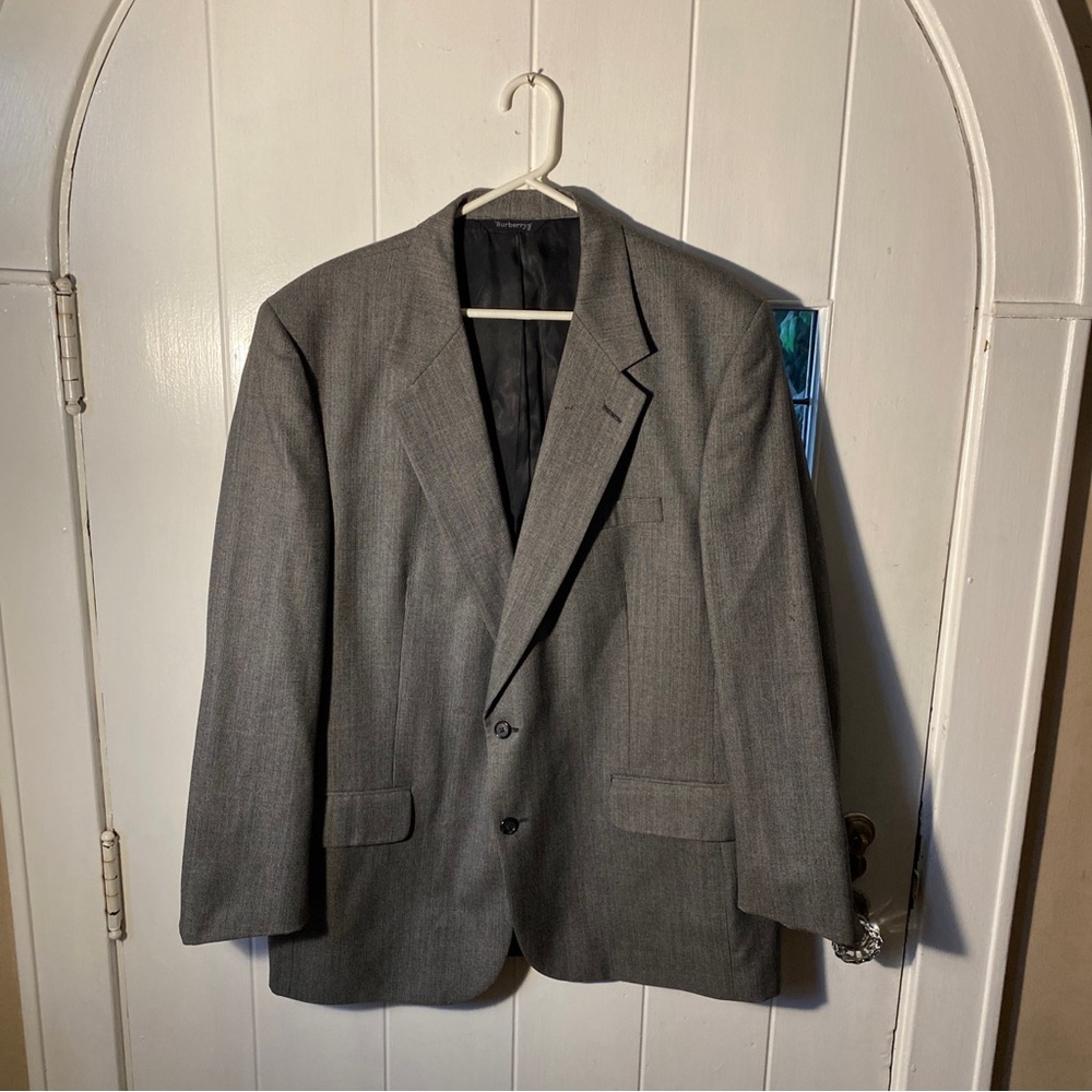 (1) Trendy Vintage Gray Burberrys’ Wool Suit Jacket Made In Hudson, OH 44